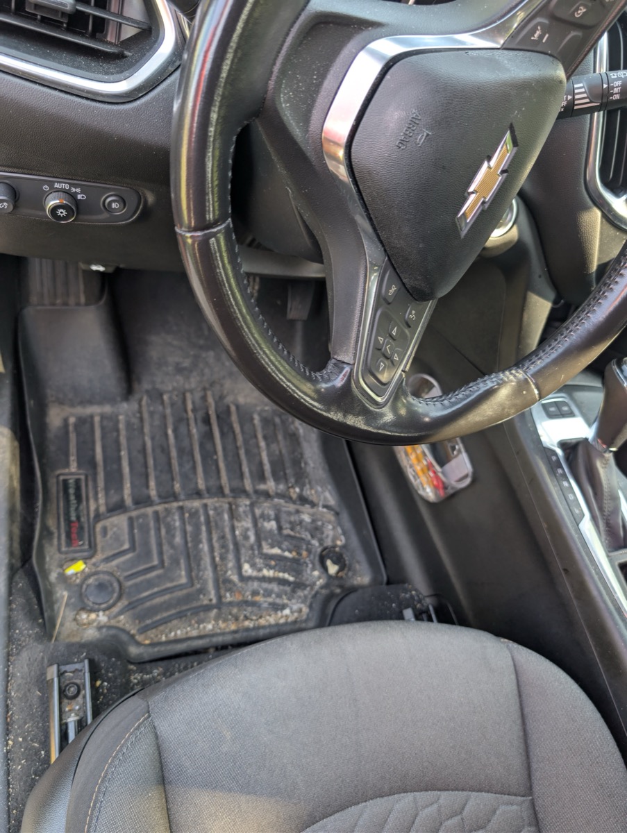 Chevy Traverse before detailing