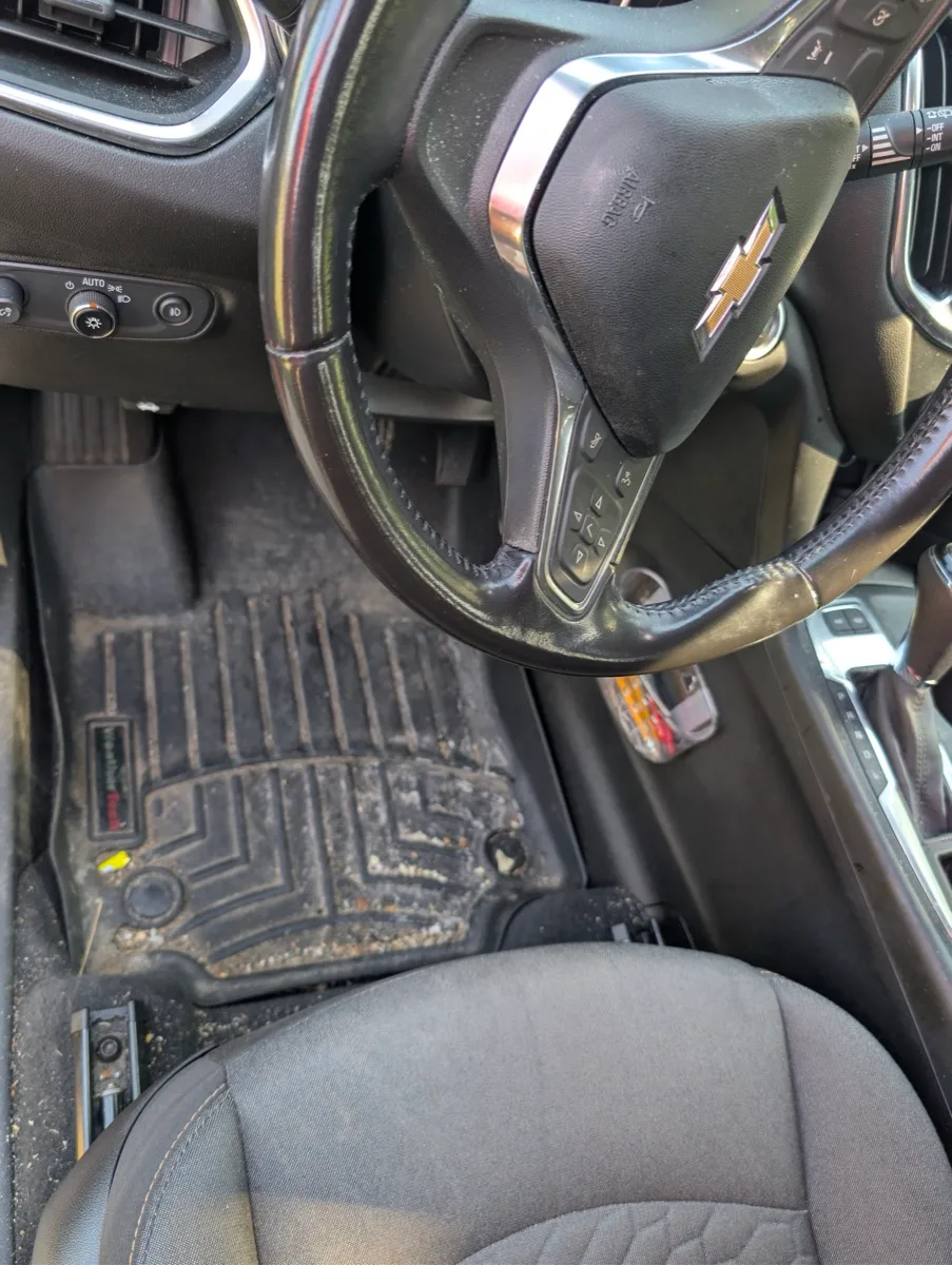 Chevy Traverse before detailing