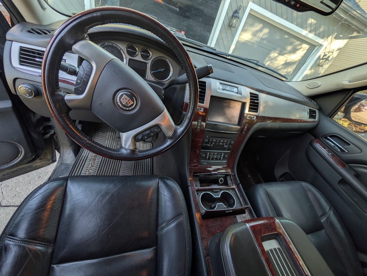 Cadillac Escalade before detailing