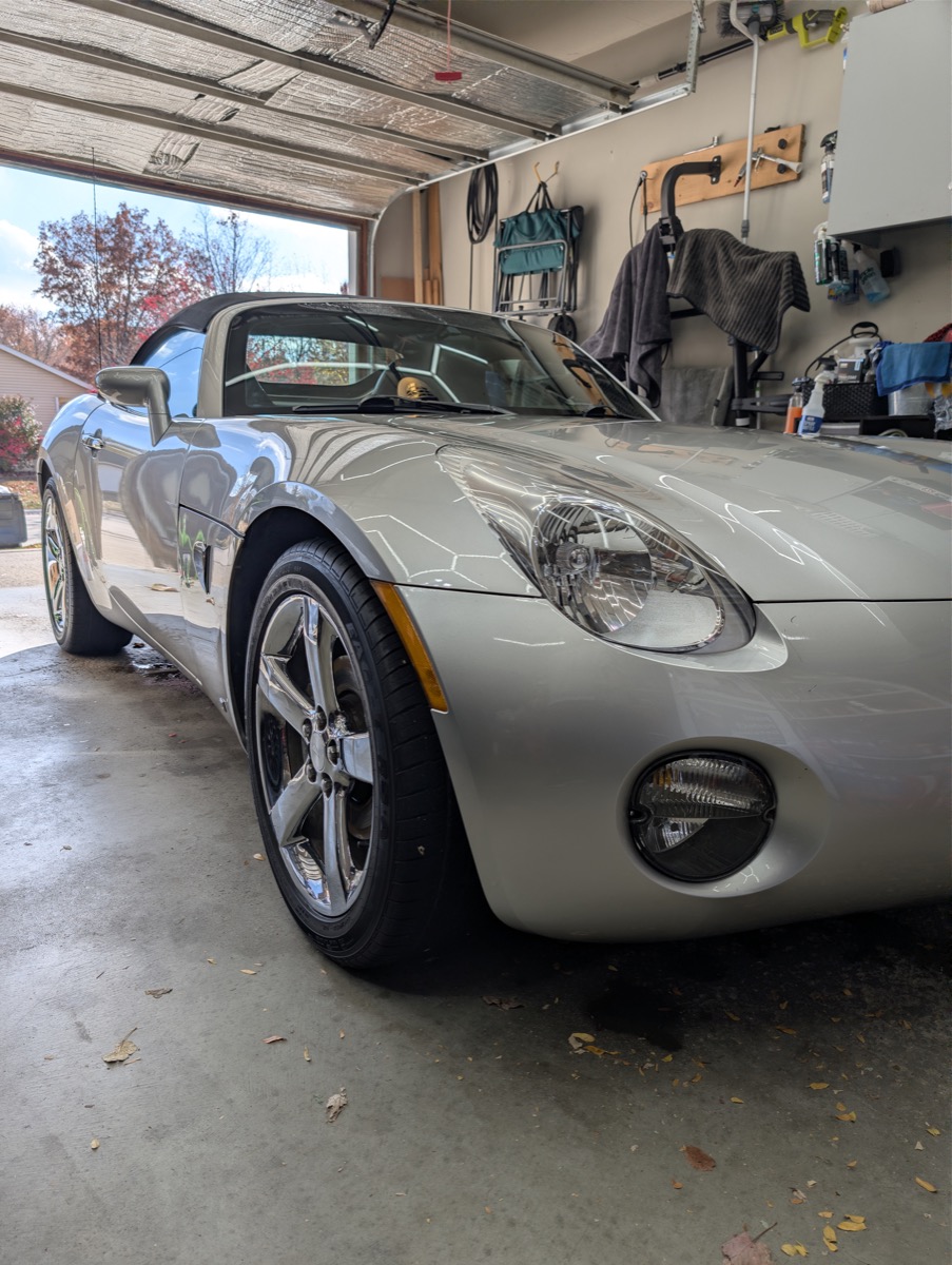 Pontiac Solstice detailing